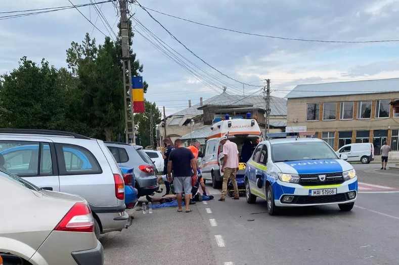 Un pieton lovit de mașina poliției a murit la spital