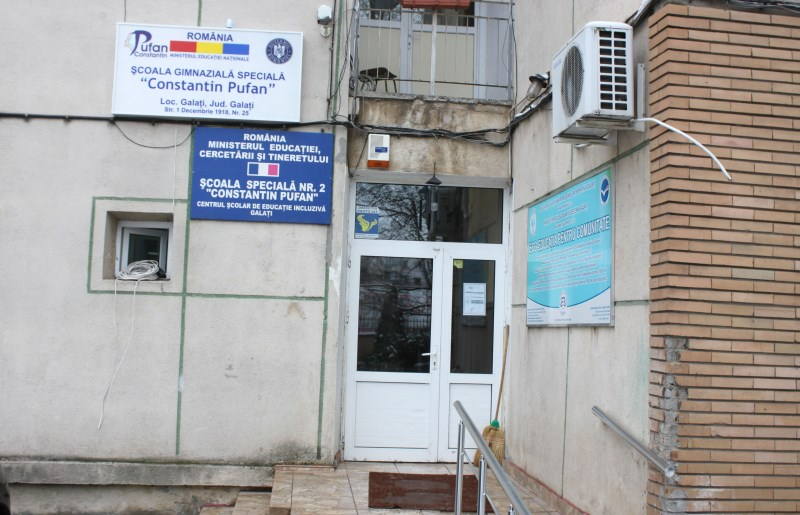 Pentru copiii cu cerinţe speciale, teren de sport cu dotări moderne, la Şcoala ”C. Pufan”