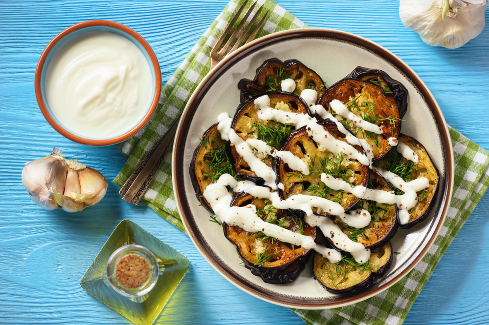 Vinete cu sos de iaurt şi usturoi