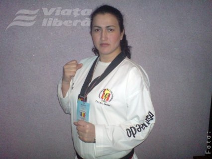 Iuliana Urban - mamă, jandarmeriţă şi vicecampioană balcanică 