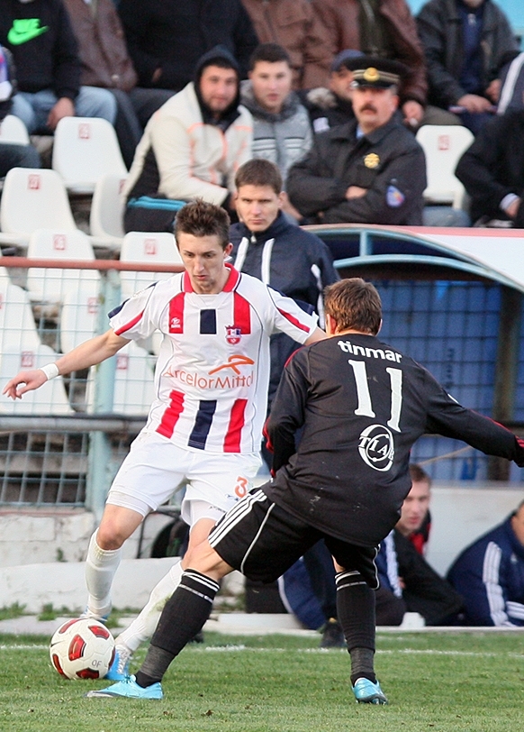 UPDATE Râpă a semnat cu Steaua, Oţelul îl ameninţă cu tuşa până-n vară