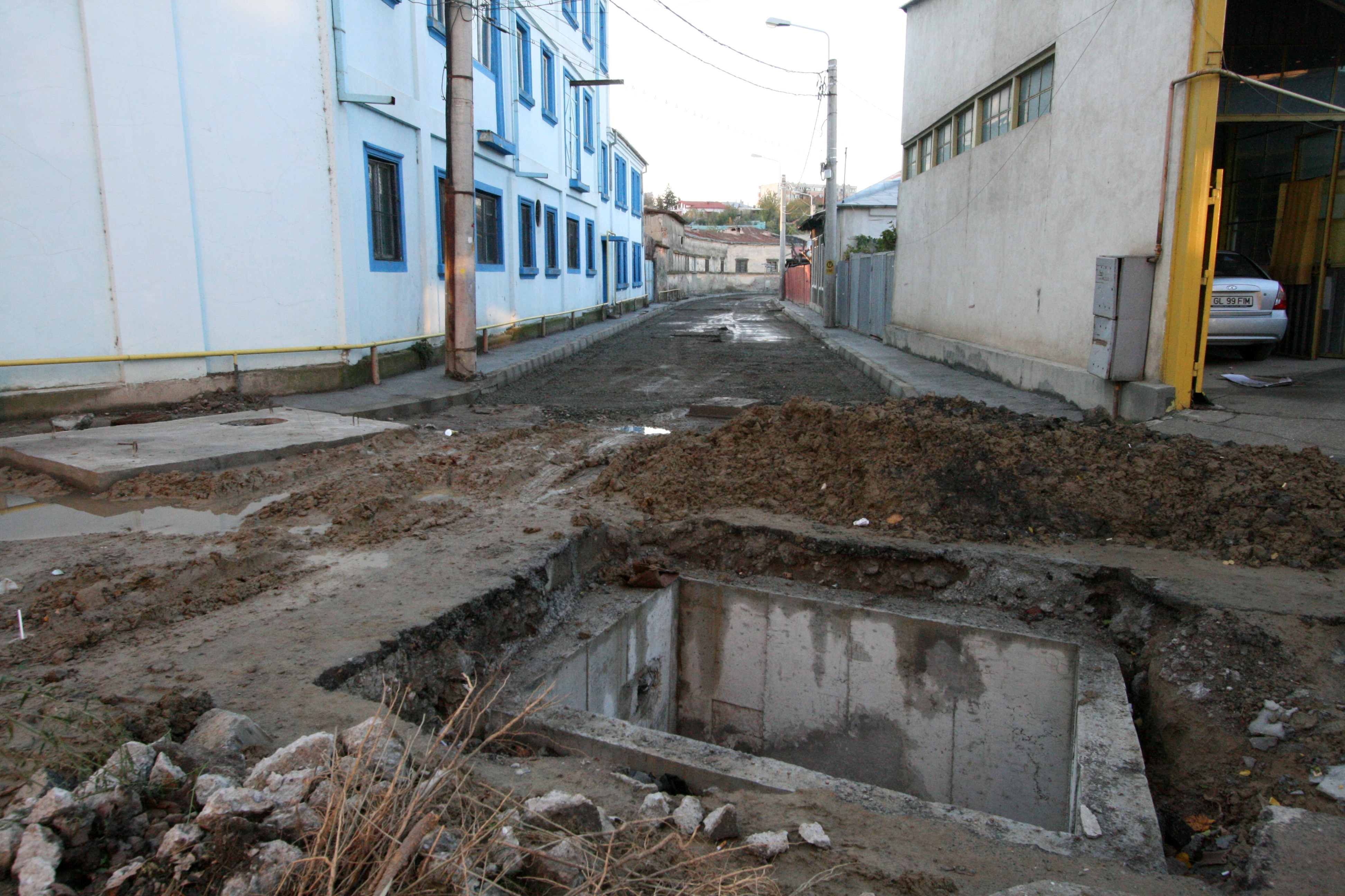 Lucrări în ritmul melcului: Groapă adâncă, nesemnalizată