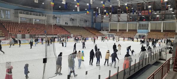 Se reia programul pentru public la patinoar
