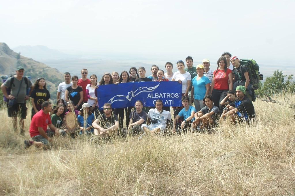 TINERII ŞI ORAŞUL/ Despre munţi şi cărările destinului