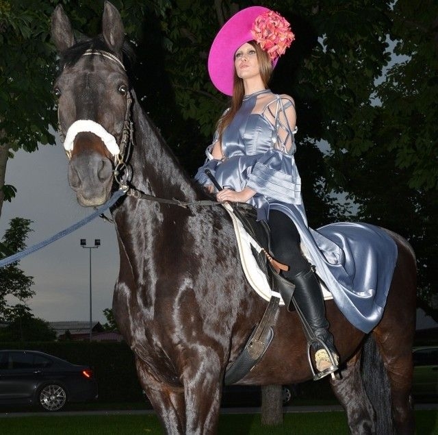 Decât măritată cu un "măgar", mai bine călare pe armăsar!