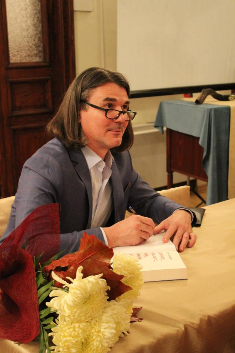 Lansare de carte la Biblioteca „V.A. Urechia”. O interpretare laică a unor aspecte teologice