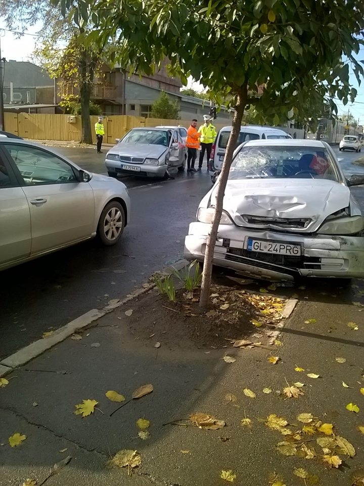 Accident cu cinci victime pe Basarabiei. Un şofer septuagenar a provocat impactul