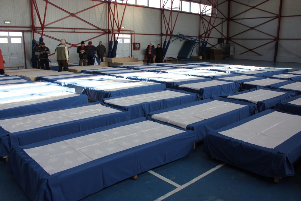 Arhiepiscopia ”Dunării de Jos” le-a dăruit SINISTRAȚILOR paturi