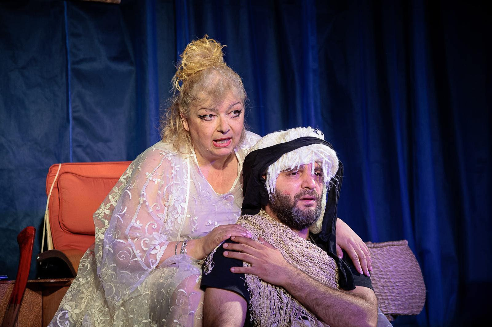 Premieră la Teatrul din Buzunar. Furtună și ploaie de aplauze, tunete, împușcături și alte sunete (FOTO)