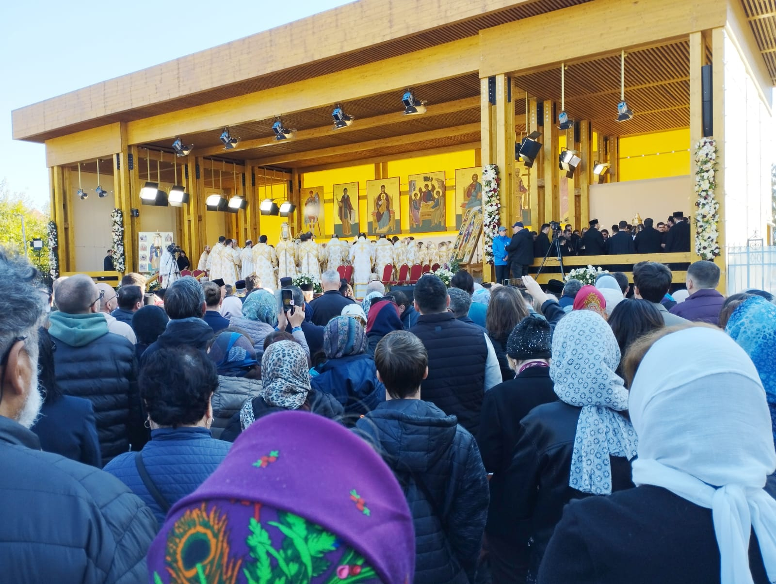 Pelerini în București, la sărbătoarea Sf. Dimitrie cel Nou