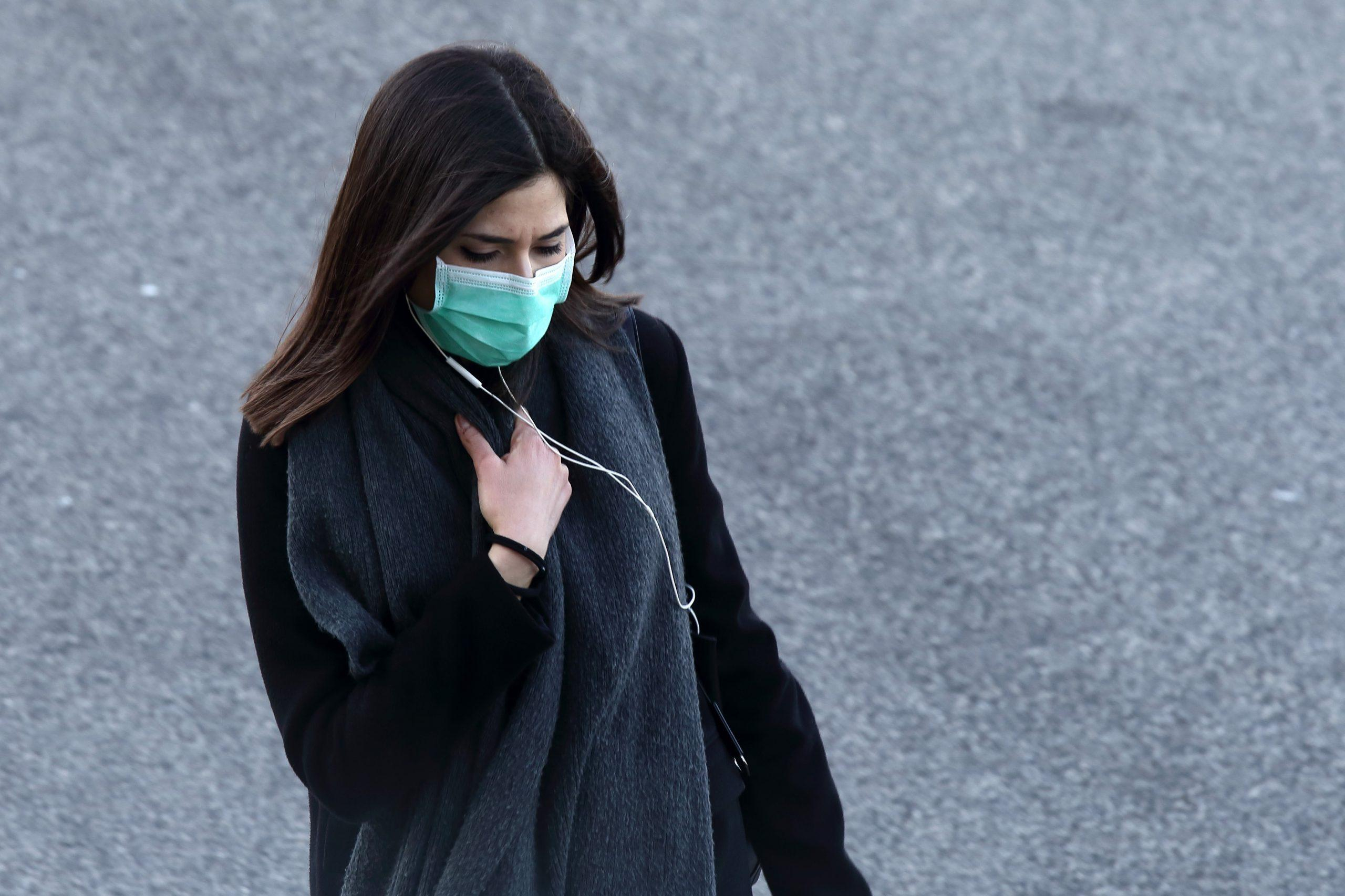 Masca, accesoriu obligatoriu și după 15 mai