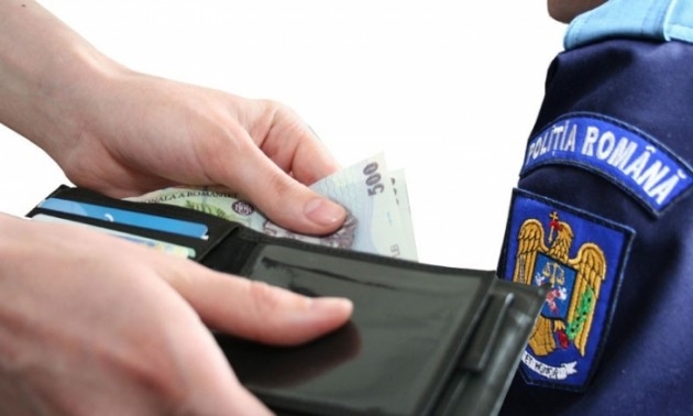 Gălăţean REŢINUT după ce a încercat să MITUIASCĂ DOI POLIŢIŞTI
