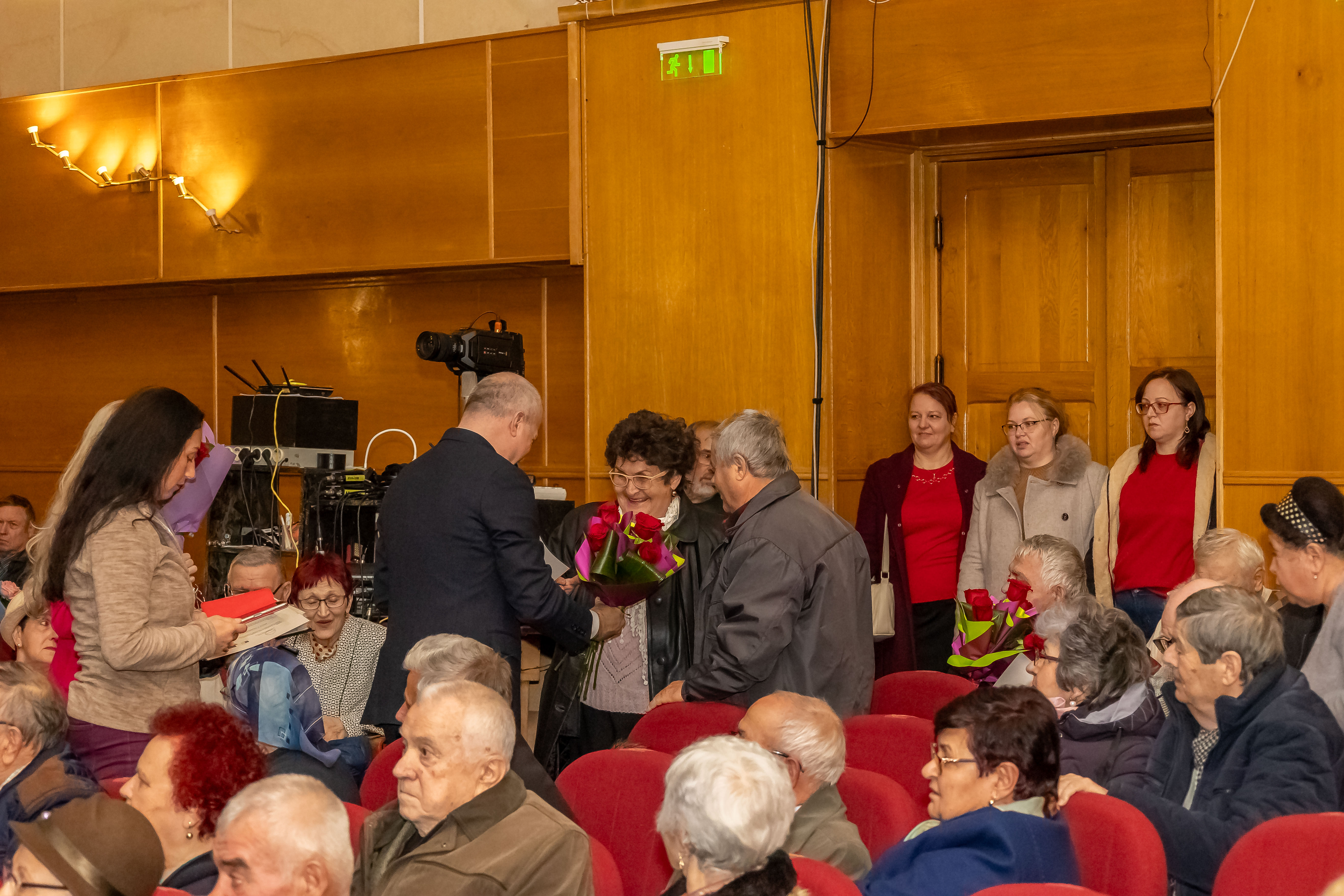 163 de cupluri de aur sărbătorite la Teatrul „Nae Leonard” (foto)