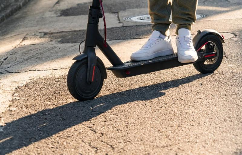Câţi gălăţeni care circulă cu trotineta electrică poartă echipament de protecție