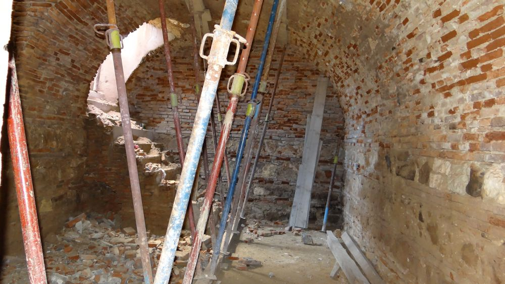 Noi argumente pentru un traseu al HRUBELOR. Două tuneluri descoperite în centrul Galaţiului (FOTO)