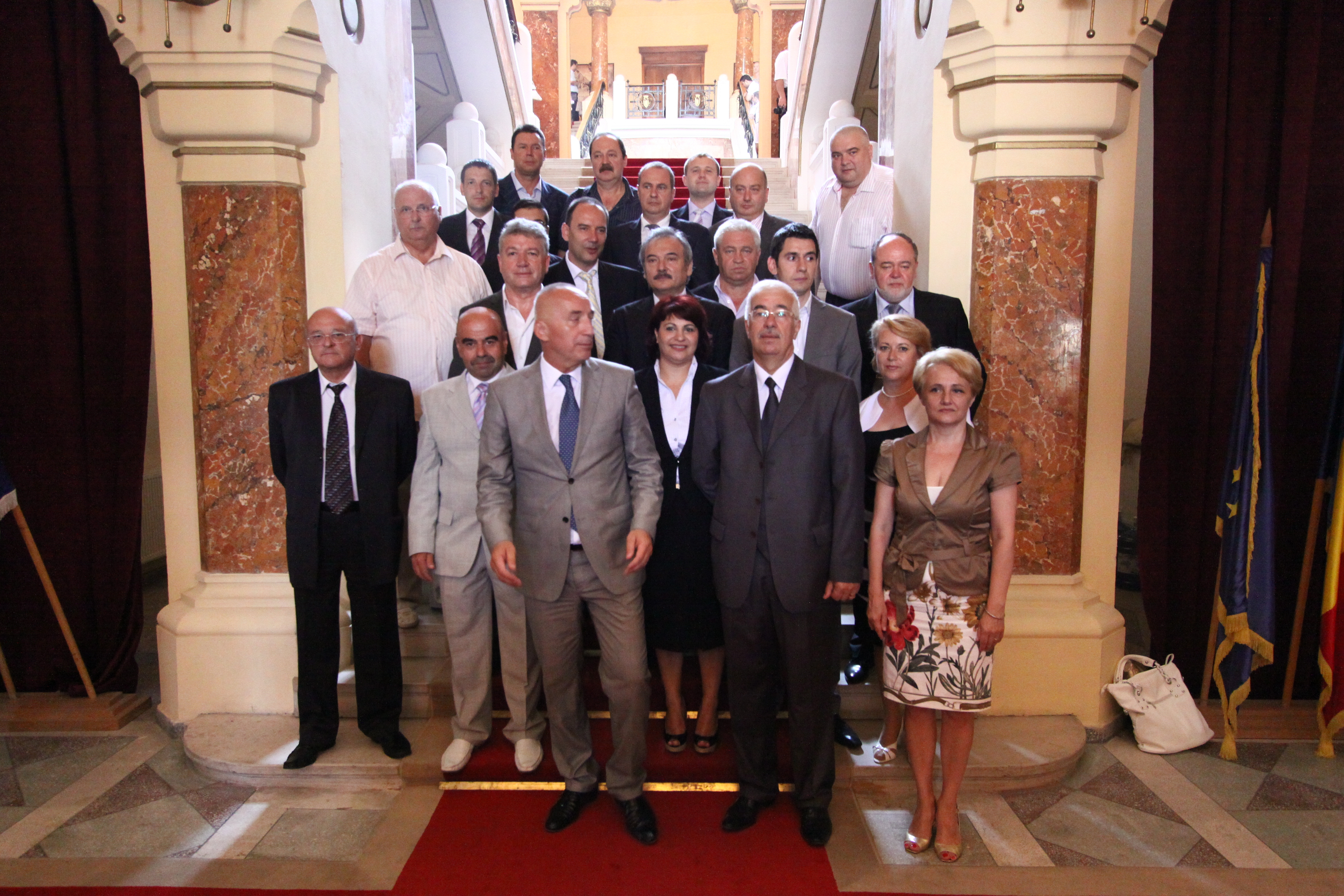 Vezi ce pregătire au oamenii care conduc oraşul!