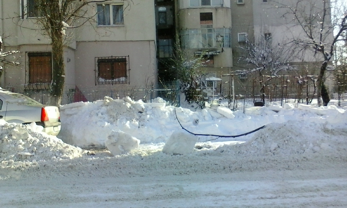 SOLUŢIE gălăţeană pentru PĂSTRAREA LOCULUI DE PARCARE printre nămeţi