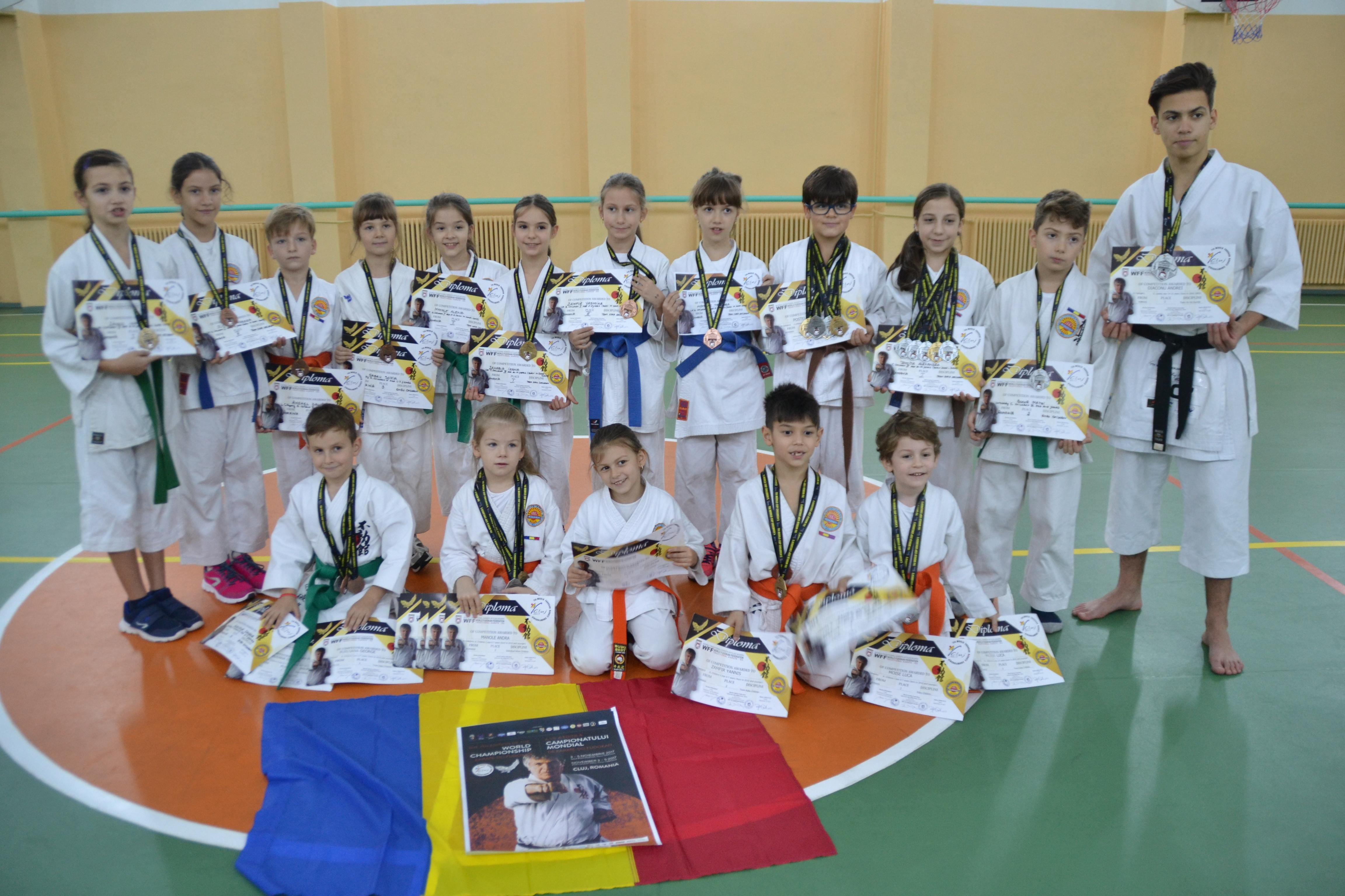 Zeci de titluri mondiale obținute de karateka gălățeni