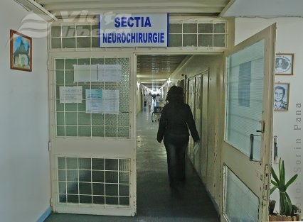 Bărbat bătut în mijlocul străzii