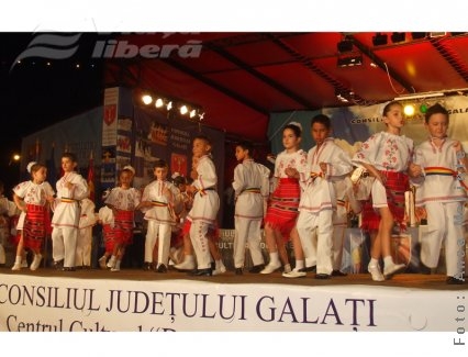 Spectacol de cinci stele la Festivalul Internaţional de Folclor