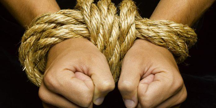 Hitchcockline - poliţiste, mai altfel | Maniquí