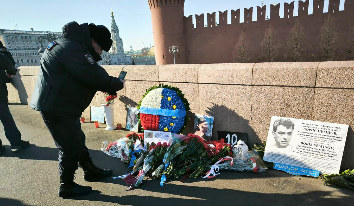 Zece ani de la asasinarea opozantului rus Boris Nemțov