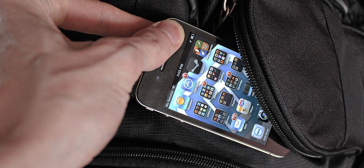 COPIL JEFUIT de smartphone, pe o stradă din Galați