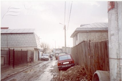 „Tablou” de Isser cu noroi şi gropi