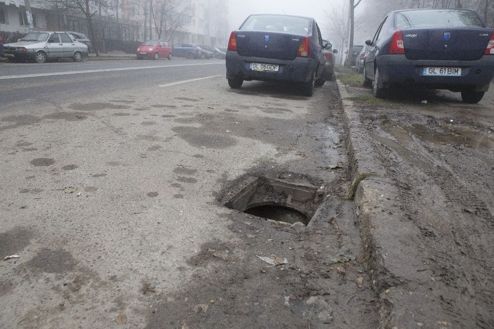 26 de CANALIZĂRI din Galaţi nu au CAPACE, potrivit cifrelor oficiale