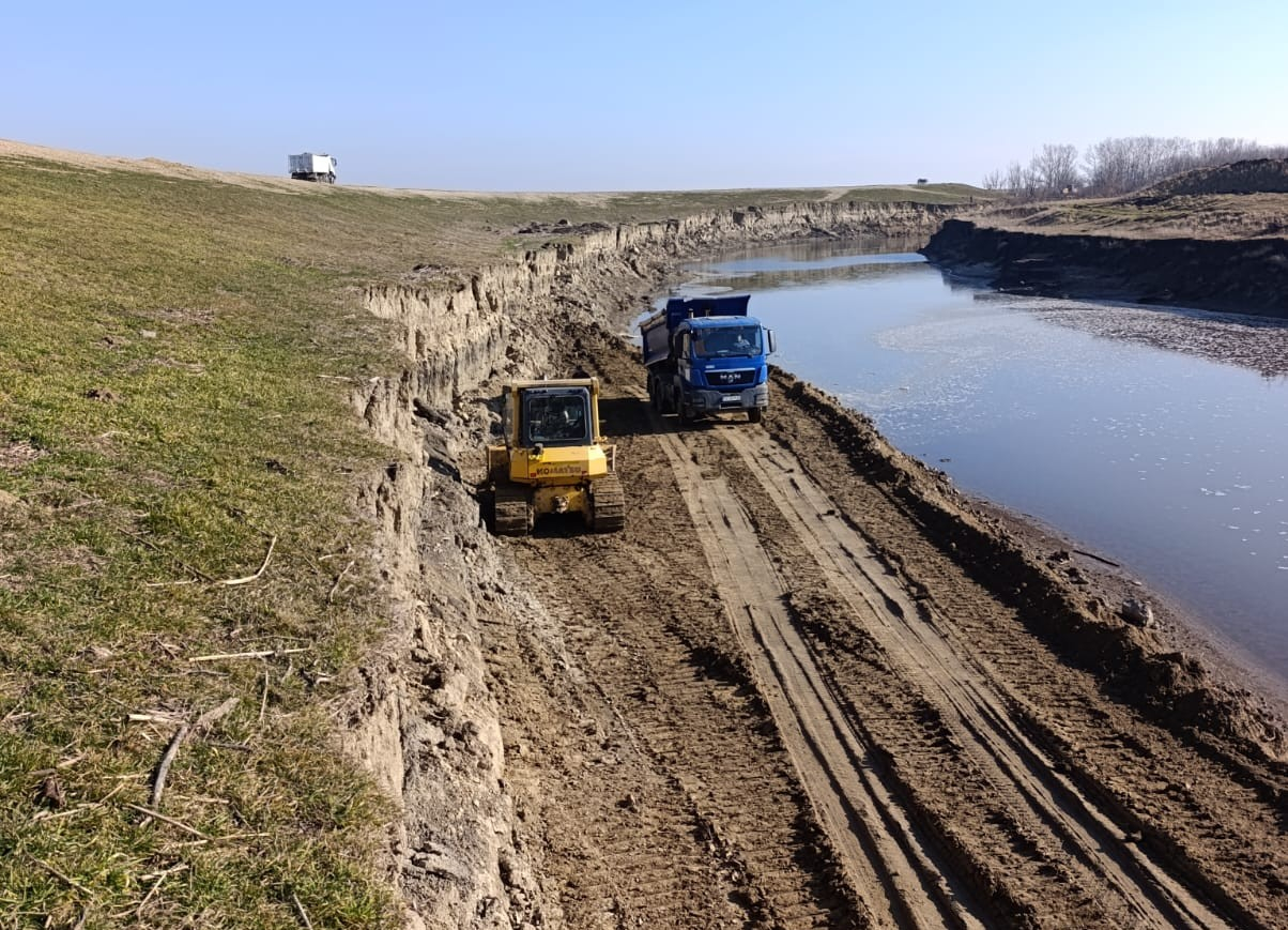 Lucrări de aproape un miliard de lei pe albiile râurilor din județul Galați