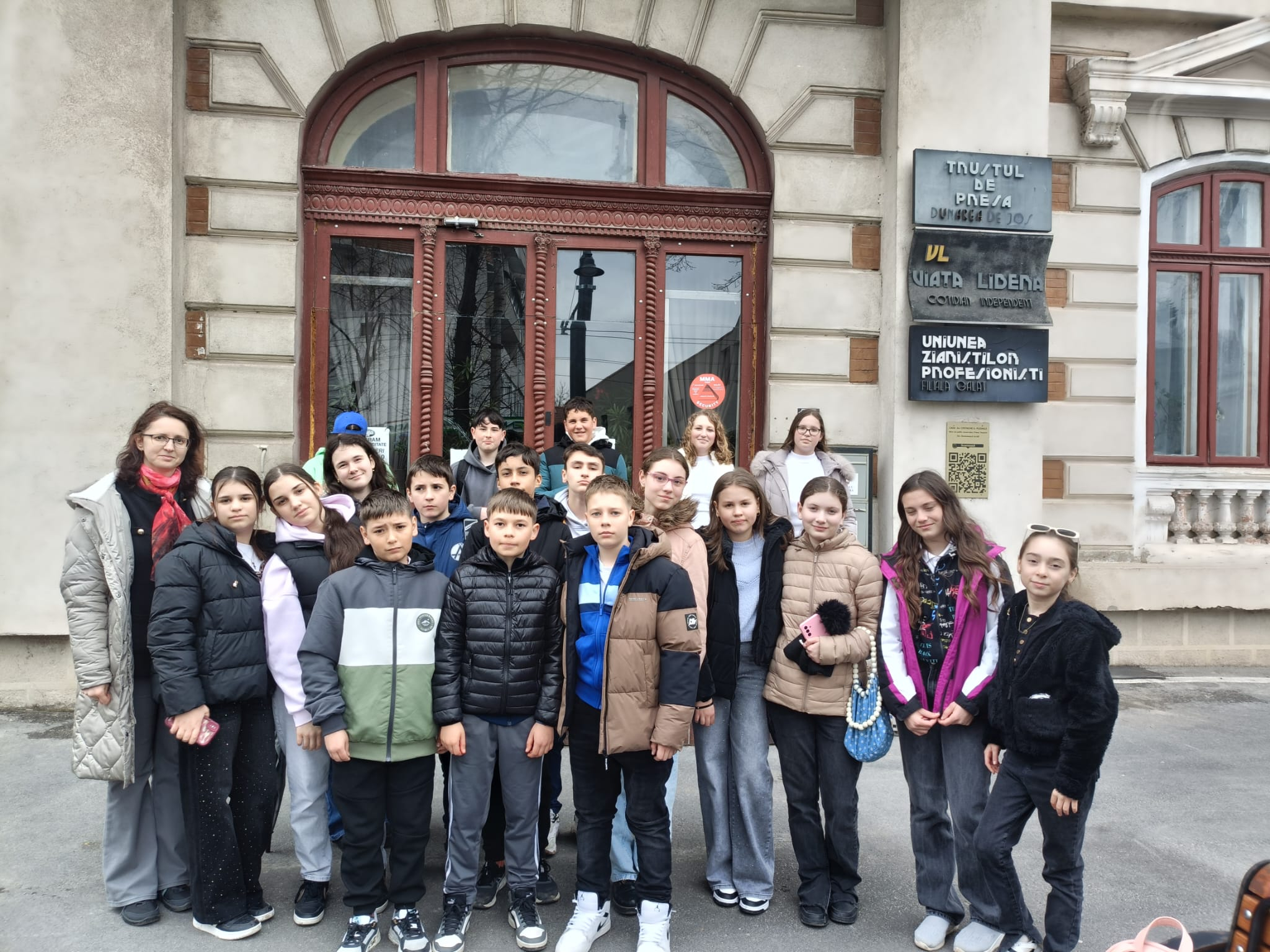 Elevi de la Frumuşiţa, în vizită la "Viaţa liberă"
