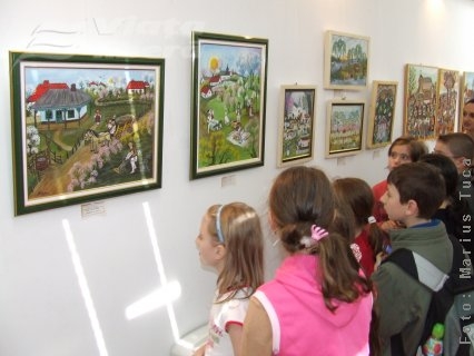 Micii artişti expun la Salonul de toamnă