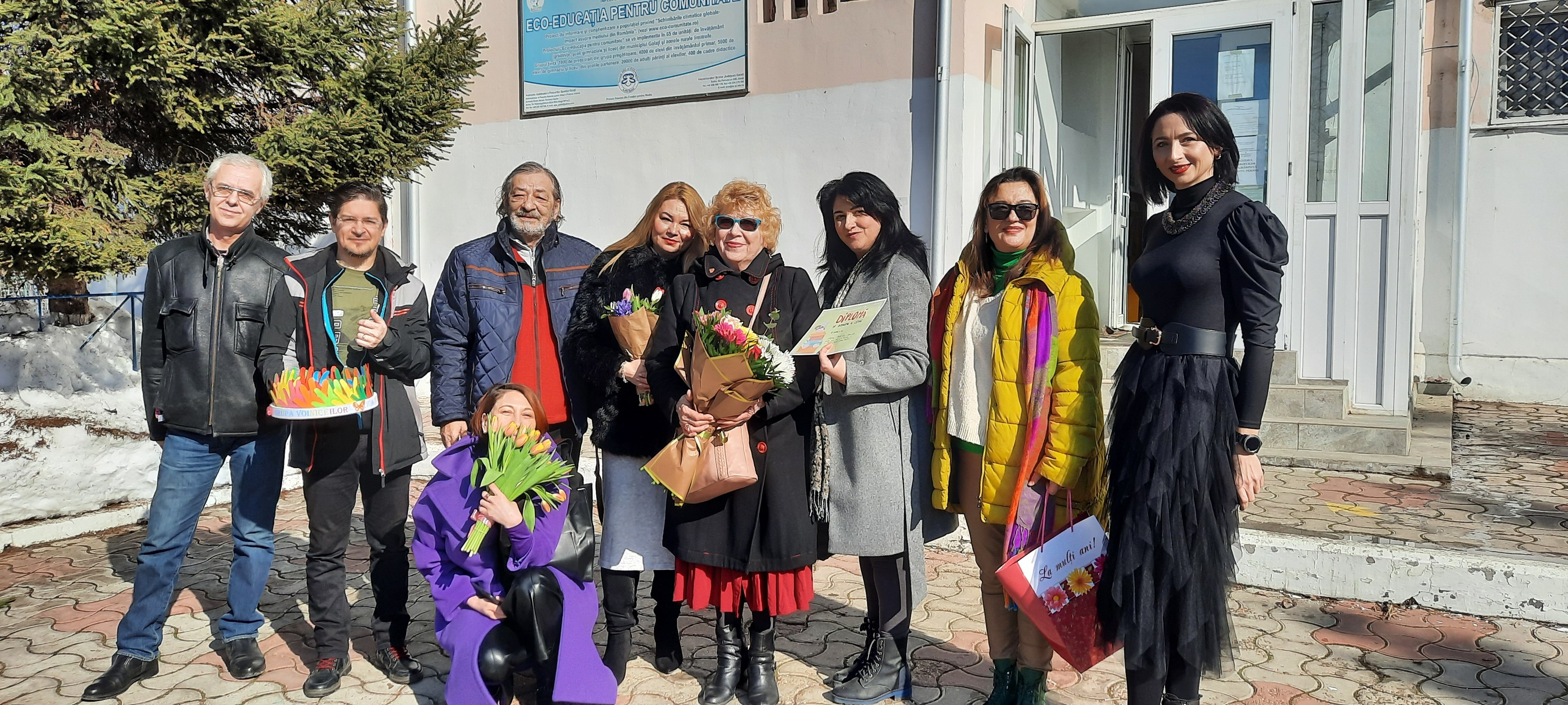 Actorii de la Dramatic, la poveşti cu copiii de la „Motanul încălţat” (FOTO)