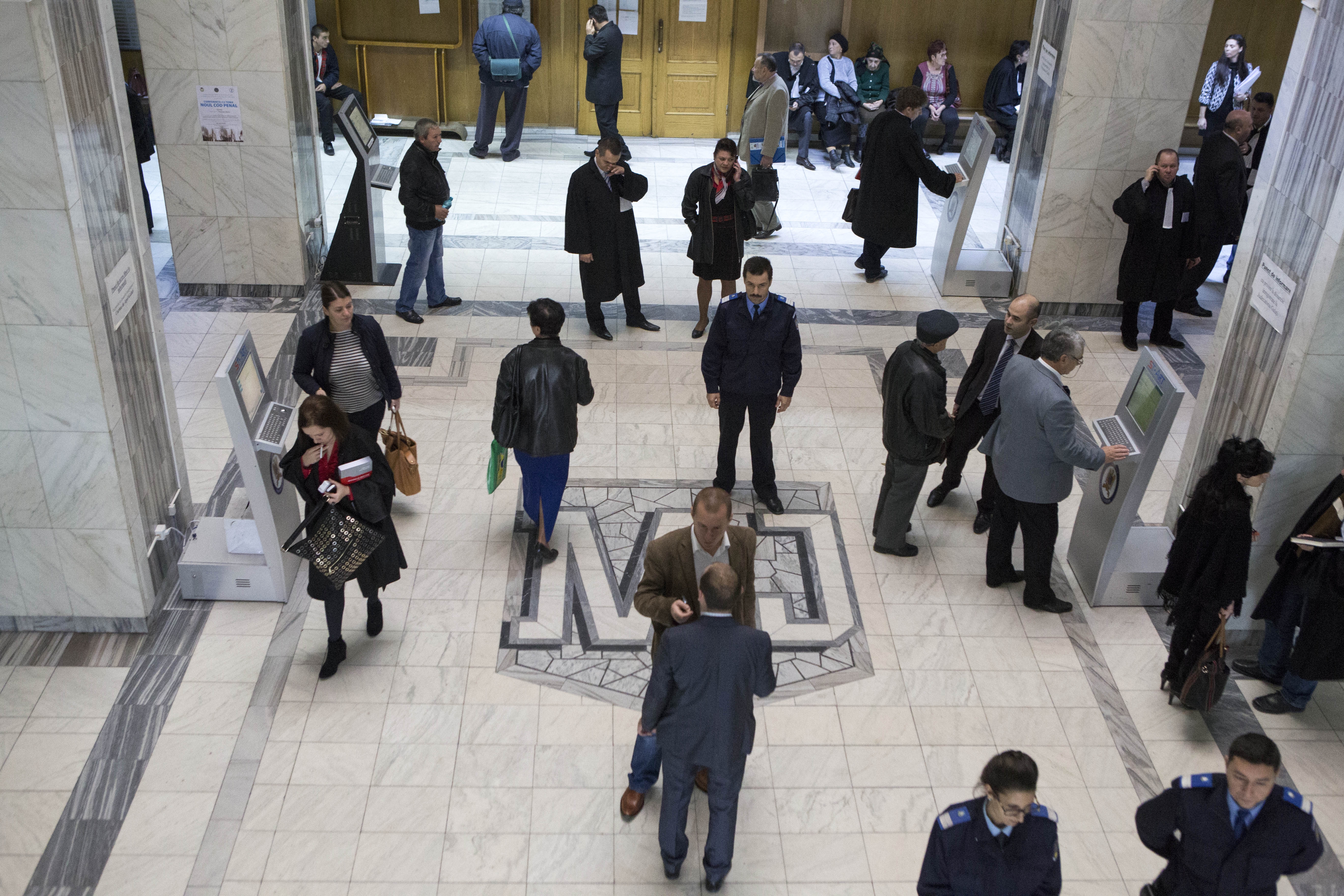 La Curtea de Apel / Mandate prelungite în Dosarul "fabricii de ţigări"