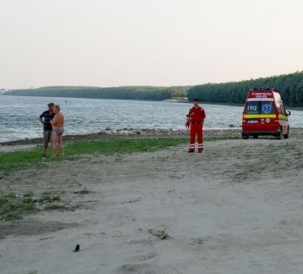 Scăldatul în Dunăre, un pericol! Bărbat înghiţit de apele fluviului