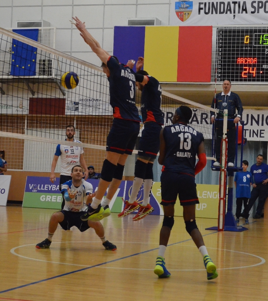 VOLEI/ Arcada, vizitată de lider