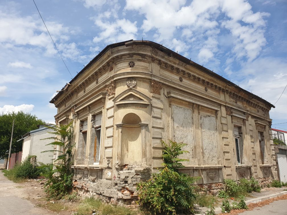 Ruina pe care Primăria vrea s-o pună în siguranţă