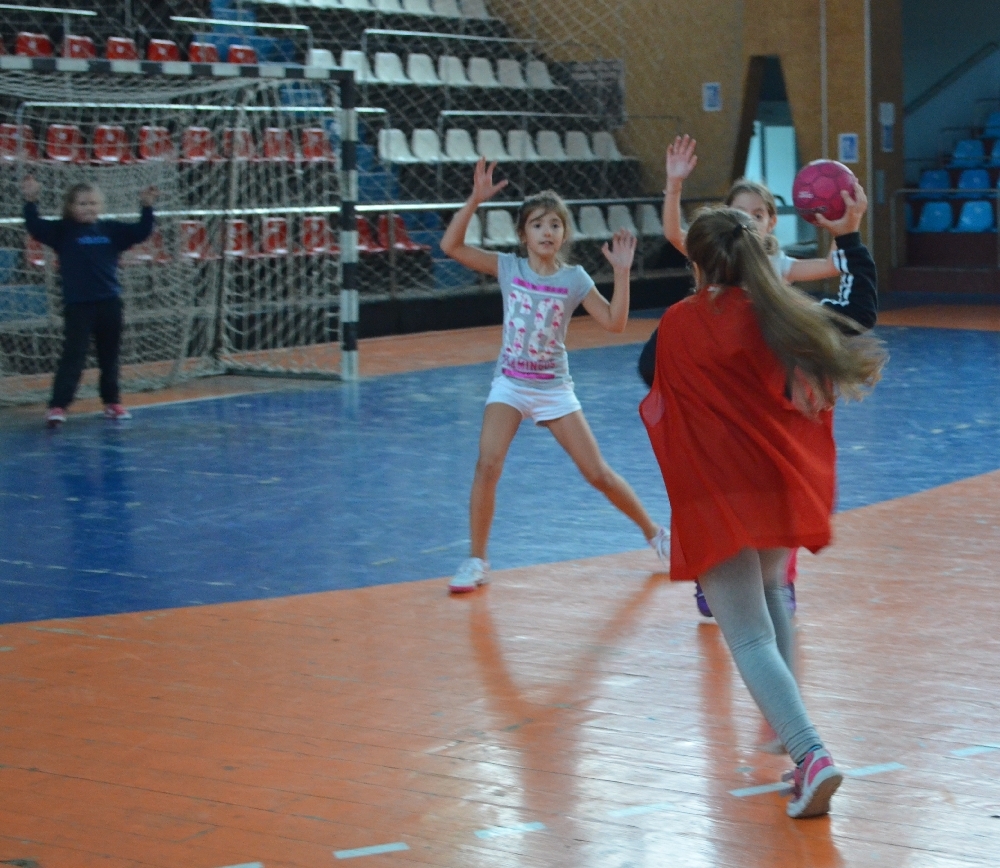 HANDBAL/ Din joacă se poate ajunge la performanţă