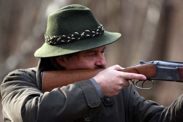 Un pădurar din Galaţi este cercetat penal pentru că şi-a probat arma