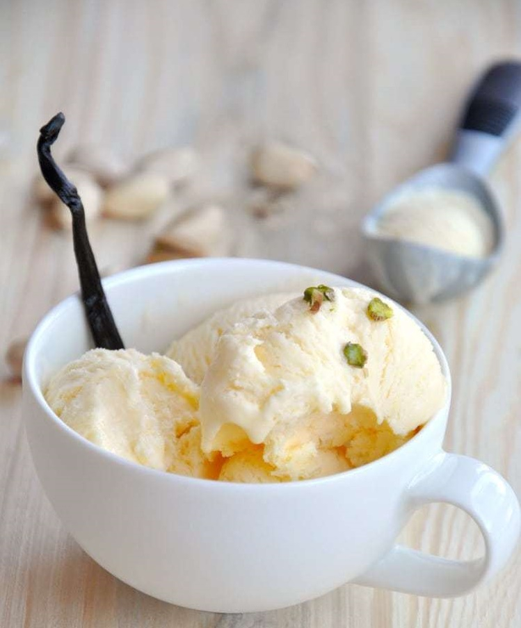 Înghețată de casă cu frișcă, un desert delicios