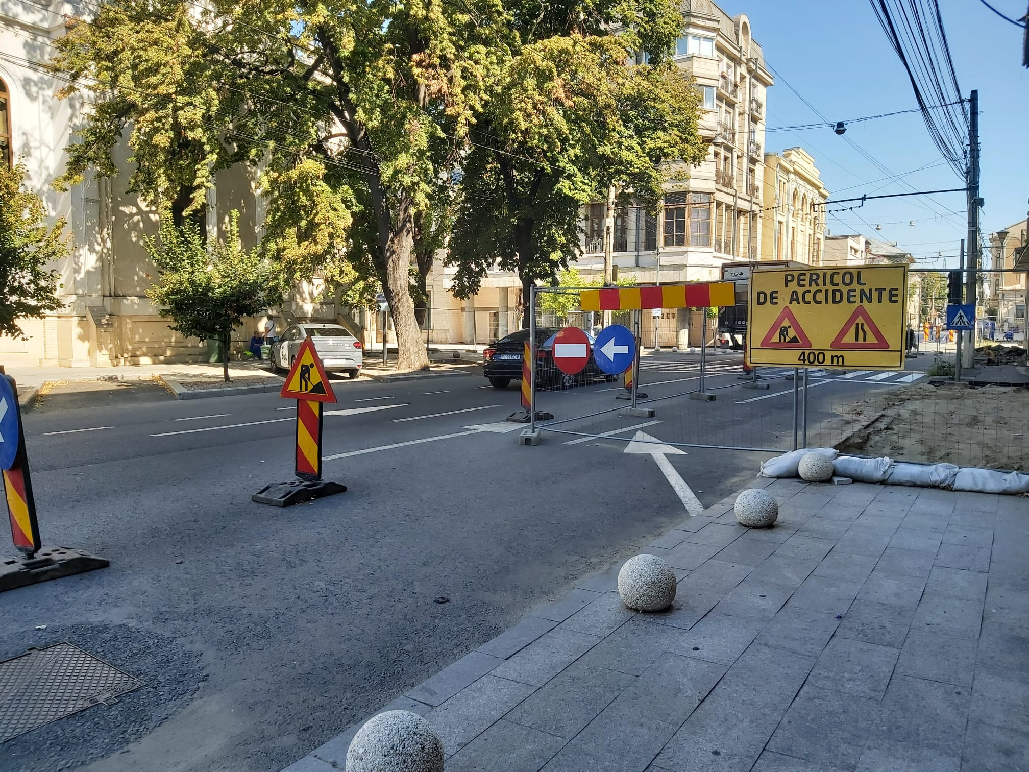 Nervi şi înjurături în trafic, pe Domneasca închisă. Lucrări edilitare cu bătăi de cap pentru şoferi