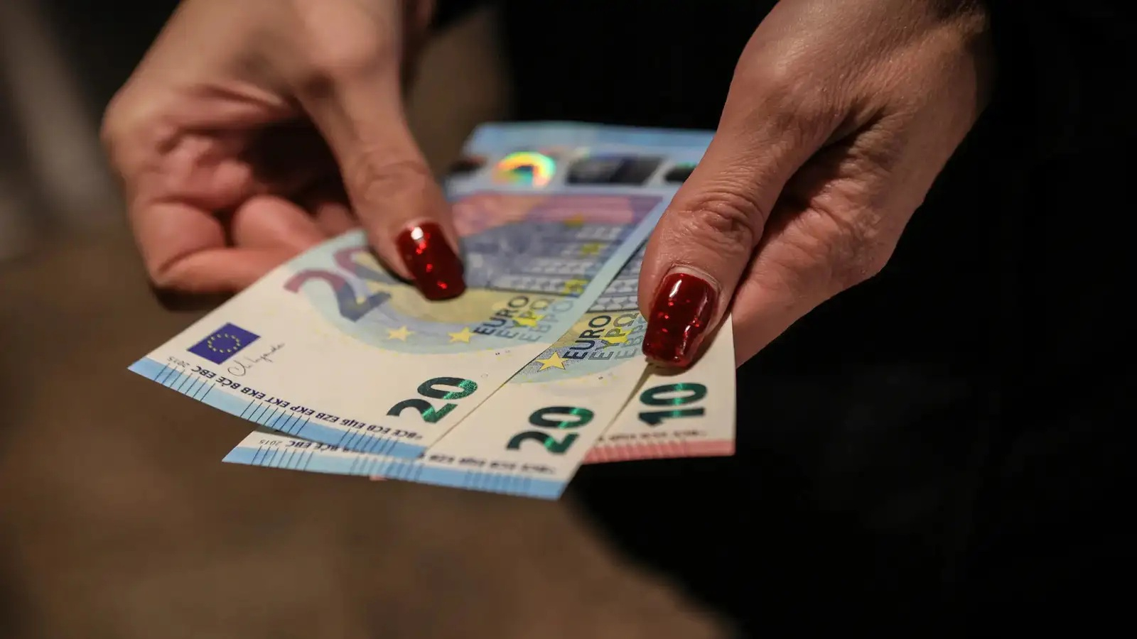 Bulgaria a început să plătească primele pensii în euro