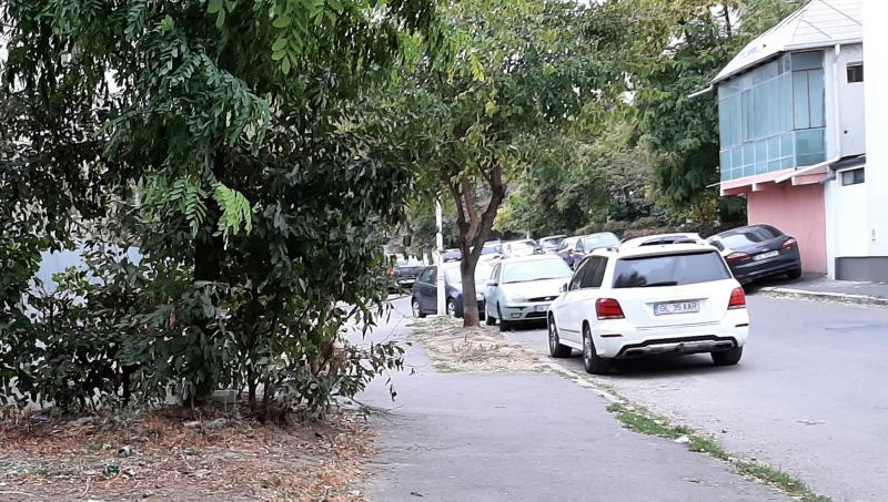 Când începe ridicarea maşinilor parcate ilegal