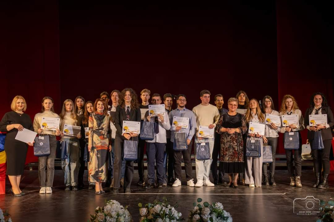 Peste 130 de premii pentru elevii performanţi din Galaţi