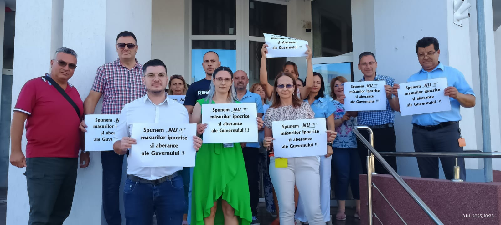 Noi proteste gălăţene la Fisc și Statistică, urmează Casa de Pensii
