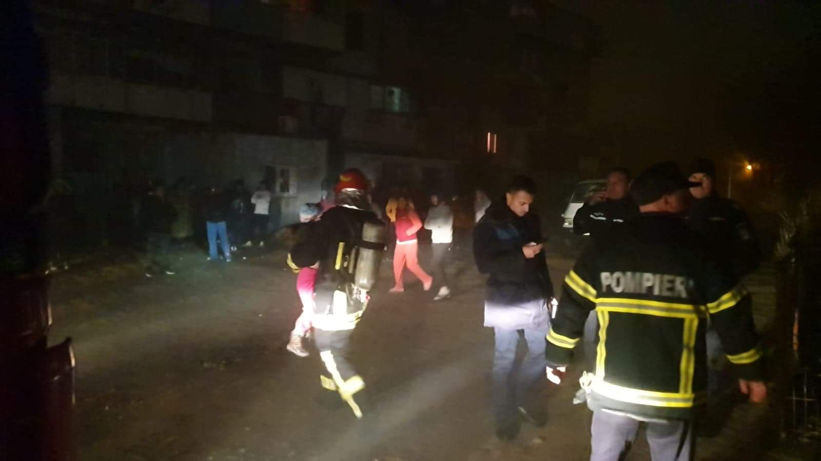Incendiu la o garsonieră de la G-urile din Micro 19