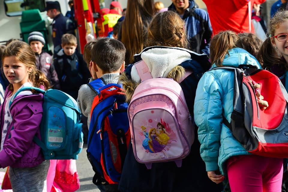 Cât costă educația gratuită în România