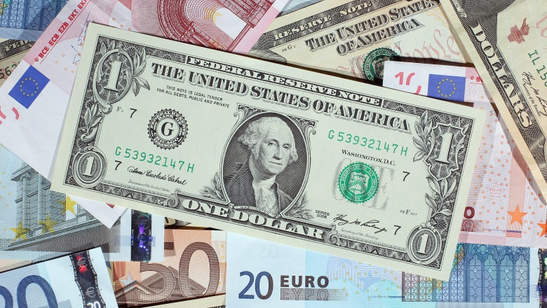 Euro a scăzut la minimul ultimelor două săptămâni