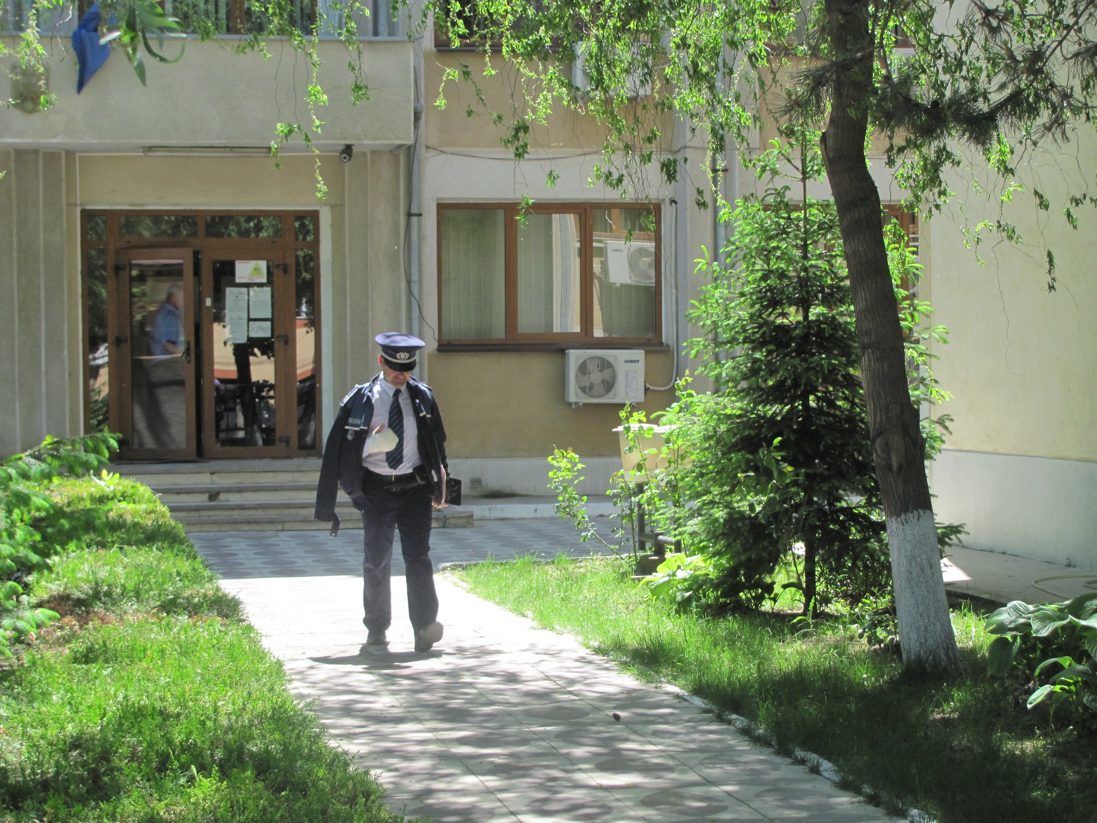 Decizia Judecătoriei: Ultrajul la poliţist costă 10.000 de lei