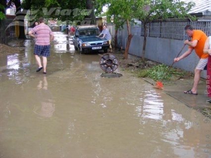 Gălăţeni nemulţumiţi de ISPA: „Mai bine lăsau conductele vechi”